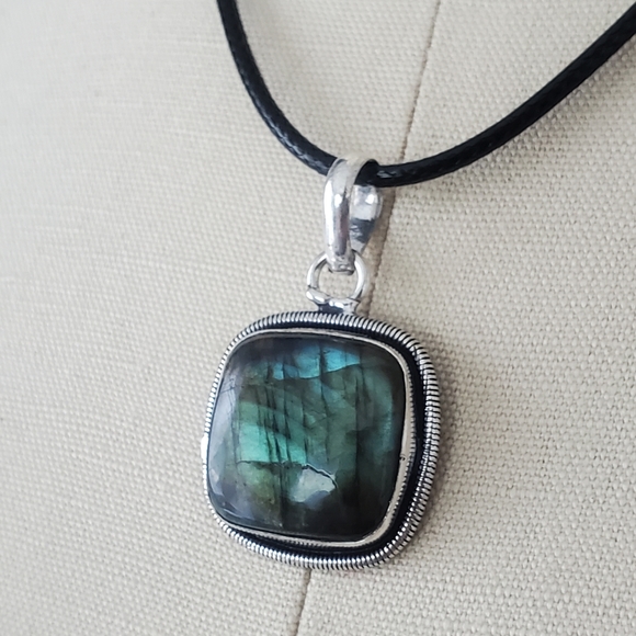 Handmade Labradorite Gemstone Set in 925 Sterling Silver Pendant 1.38", NWT - Picture 2 of 13